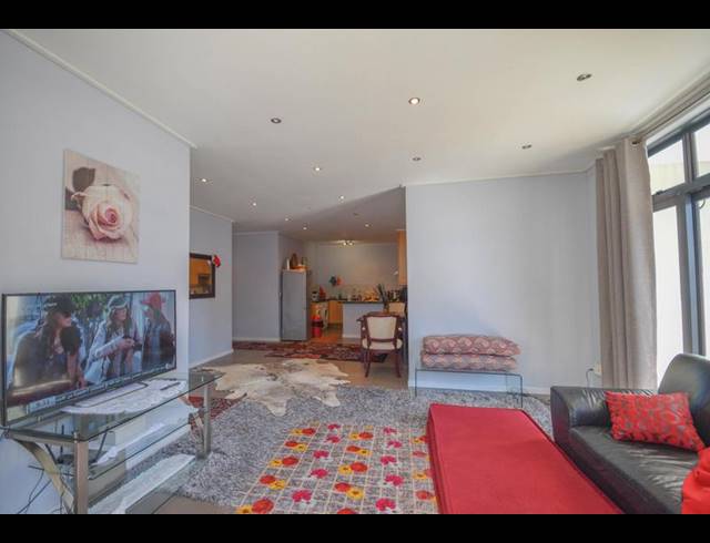 2 BEDROOM PROPERTY TO RENT IN SEA POINT